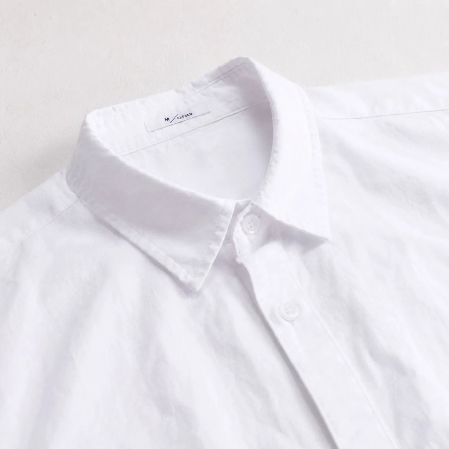 white casual shirt collar detail